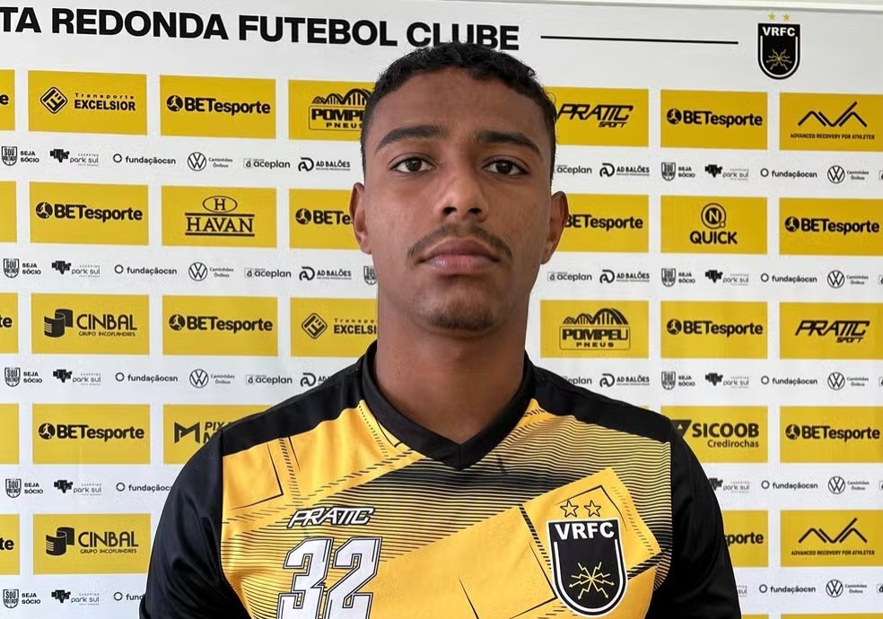 Lyncon do Vasco com a camisa do Volta Redonda