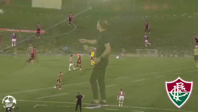 Lucho Acosta arrisca da entrada da área e marca golaço contra o Flamengo