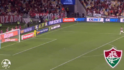 Com o gol vazio e Rossi batido, Serna marca para o Fluminense contra o Flamengo