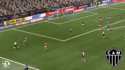 Bernard aproveita cruzamento e faz o gol do Atlético-MG sobre o Flamengo