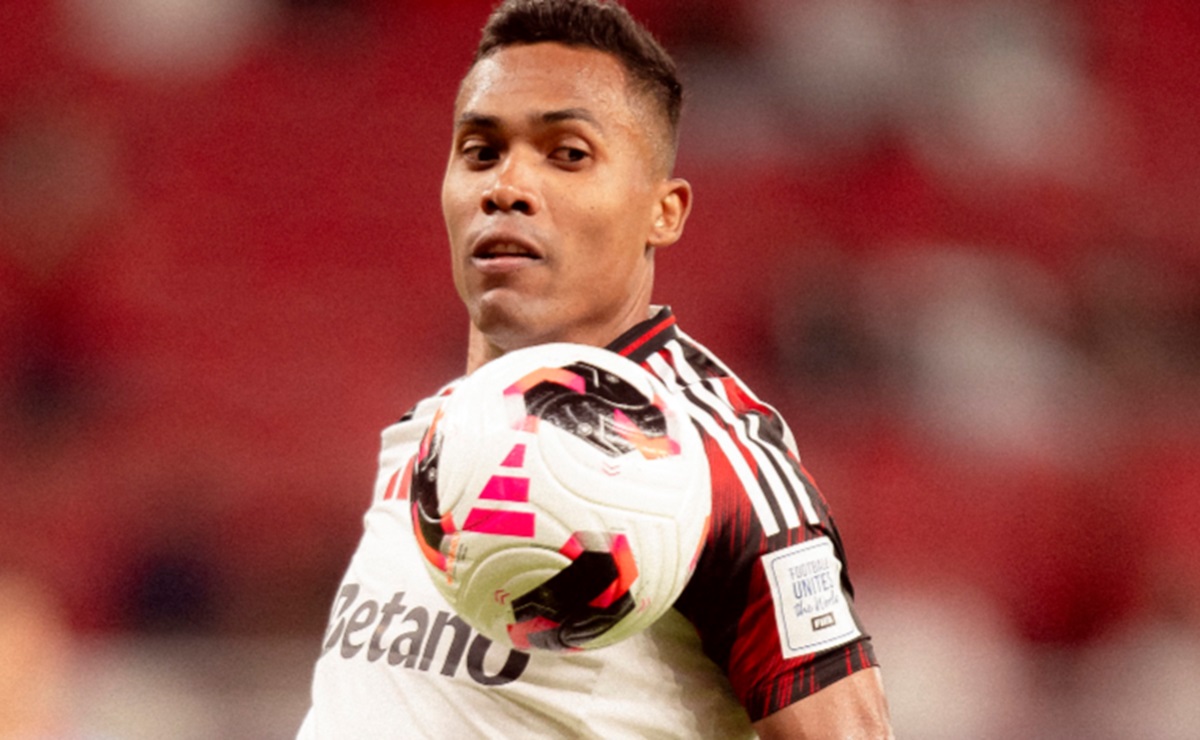 Calendário brutal ameaça permanência de Alex Sandro no Flamengo após Copa do Mundo