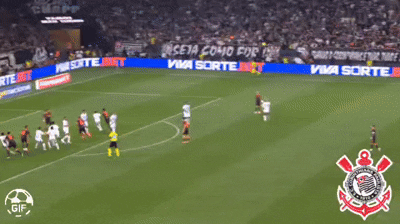 Matheus Bidu, após jogada de escanteio, diminuiu para o Corinthians contra o Cruzeiro