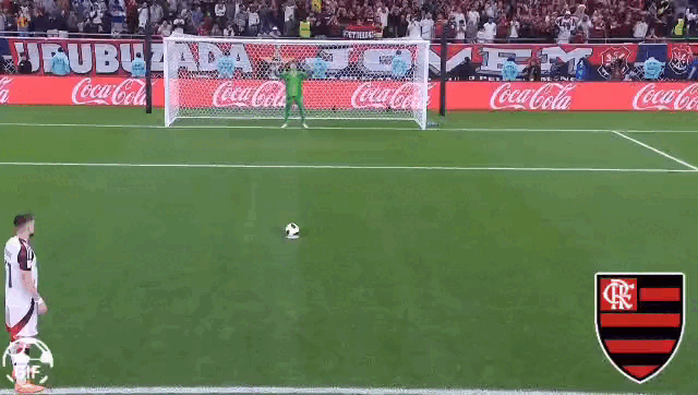 Jorginho cobra de sua maneira habitual, espera Safonov decidir e bate do lado direito para empatar PSG 1x1 Flamengo