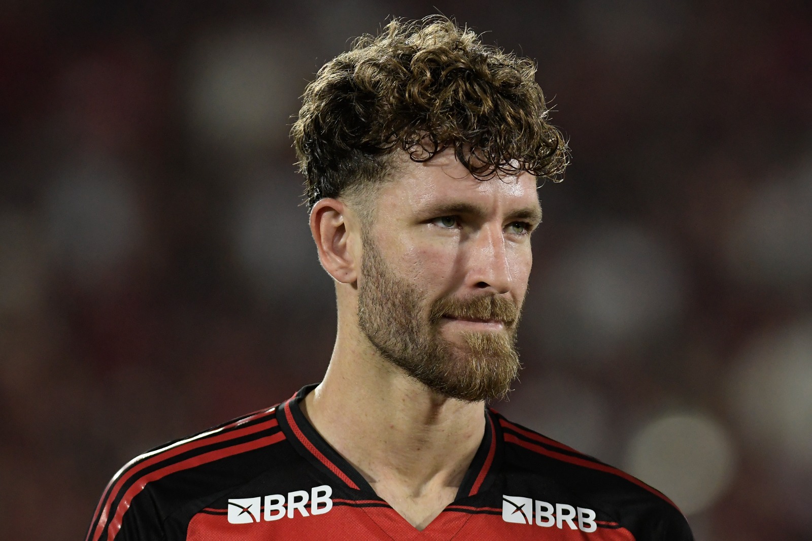 Efeito Seleção: Flamengo acelera renovação de Léo Pereira e define plano para evitar saída para Europa