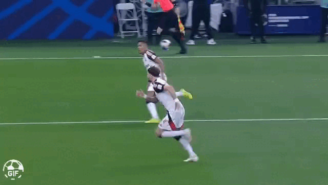 Câmera lateral confirma saída de bola no gol anulado do PSG