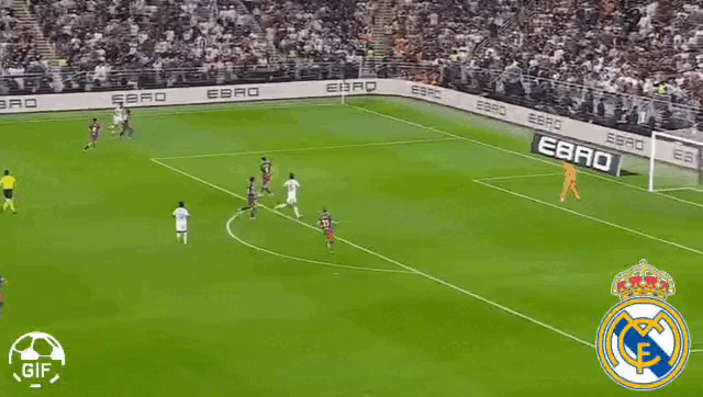 Vini Jr dribla marcadores e anota golaço em Barcelona x Real Madrid