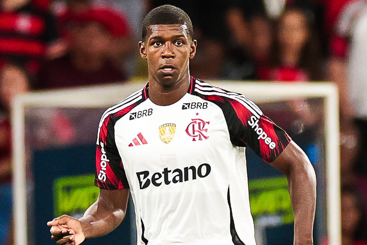 Flamengo renova com promissor zagueiro de 16 anos e fixa multa rescisória estrondosa
