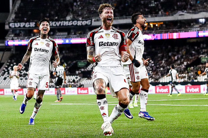 Defesa do Flamengo encerra crise e vive sequência inédita em 2026